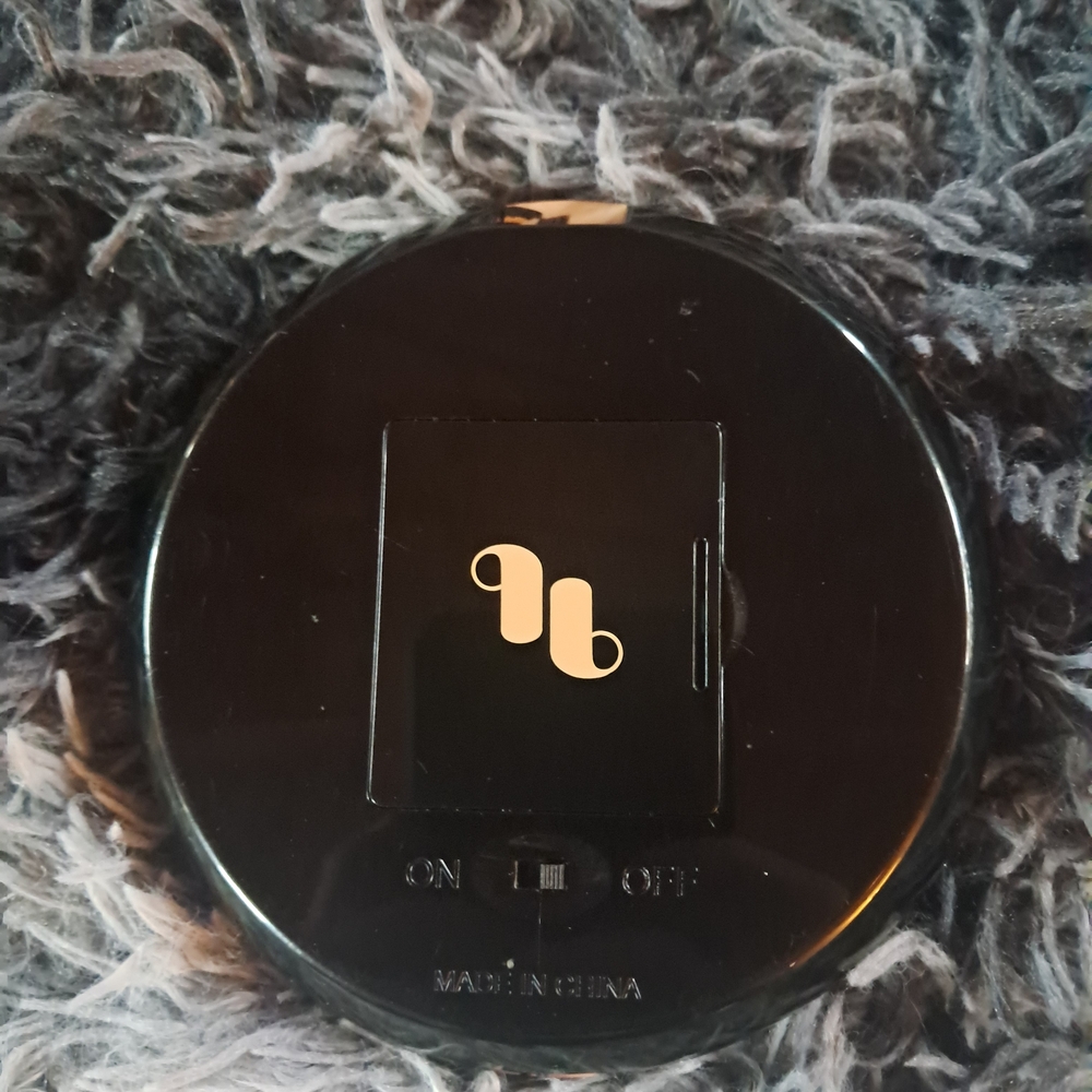 Led Lighted Compact Mirror View 4